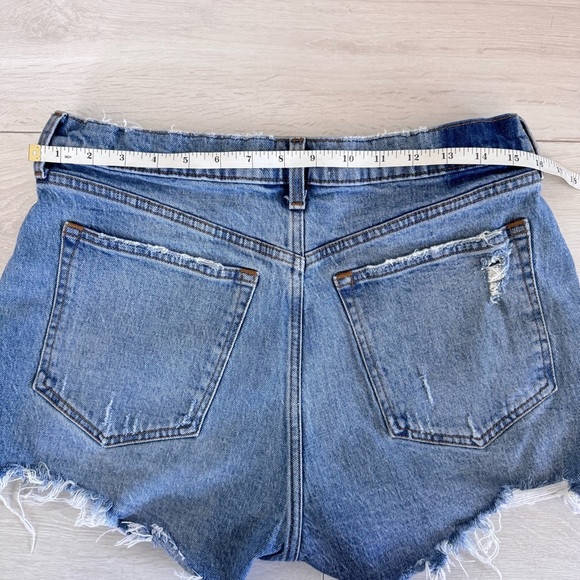 Abercrombie & Fitch Mom Jean Shorts High Rise Distressed Raw Hem Medium Wash 30 - Picture 5 of 7